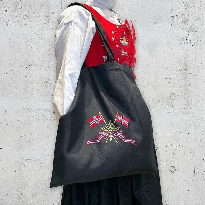 Hovedbilde Bunadsnett med flagg